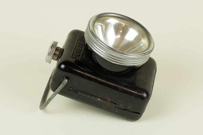 lampada ad accumulatori utilizzata pe rilluminare il percoso durante gli spostamenti